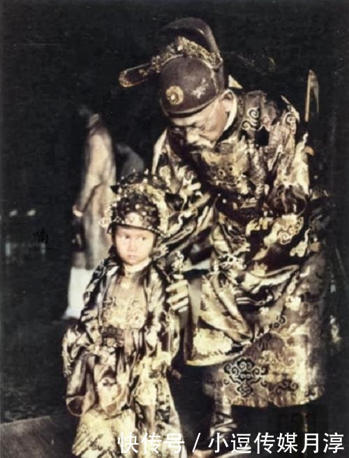 同庆皇帝|最崇洋媚外的皇帝:身高一米五,只喝洋酒,死后陵墓是欧式风格