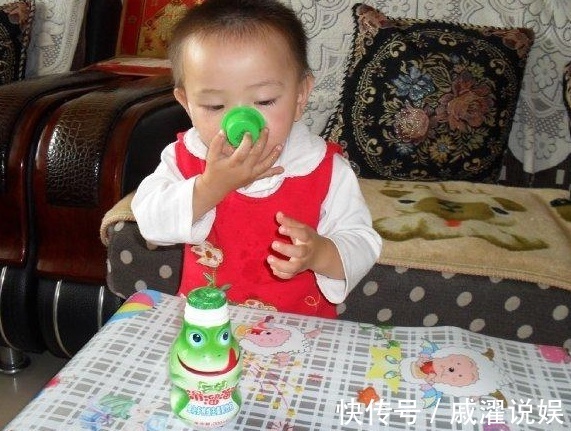 孩子|5岁娃喝牛奶脾虚发育停滞,3种“牛奶”已被拉黑,家长还给娃喝