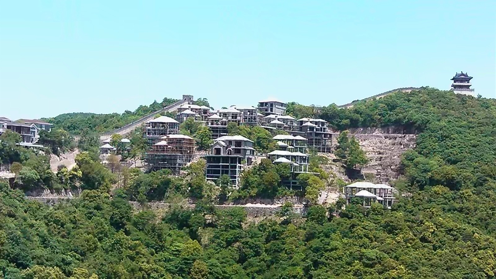 归来|我国最美“海上长城”,登顶可远眺大海,至今仍无人知晓!