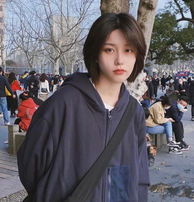 有这4个特点的女生,短发颜值更高!别再一味的选择长发,土挫圆