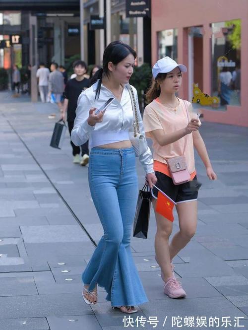 裤腿|“小脚裤”该淘汰了,穿搭要讲究全面,这样穿才更符合你的气质!