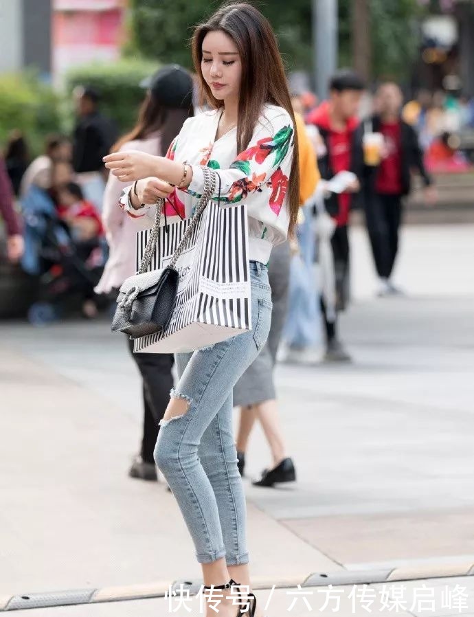 尖头|美女脚上有一双尖头高跟鞋的加持,高贵之中带着优雅的气质