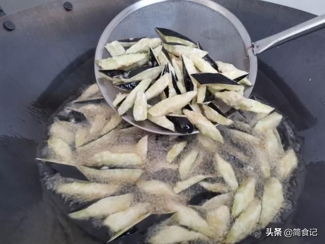 水煮鱼|茄子吃法那么多,我家就爱这种比水煮鱼还过瘾,每次上桌都吃光