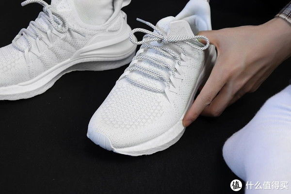 后跟 笔点酷玩 篇四百六十一：平价耐穿又好看，小米运动鞋4升级版：日常元素运动生活鞋4繁星版体验