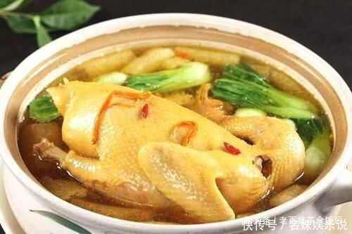 做法|炖鸡时,有人焯水,有人直接炖,都不对!教你正确做法,太香了
