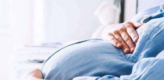 孕妇到了中晚期,肚脐凸出来好,还是凹进去好