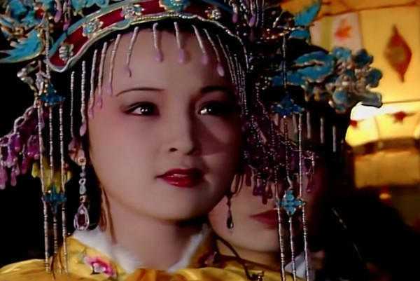 宝玉#元春支持薛宝钗的金玉良缘,却赐给她2串红麝香串:贾家绝后隐秘