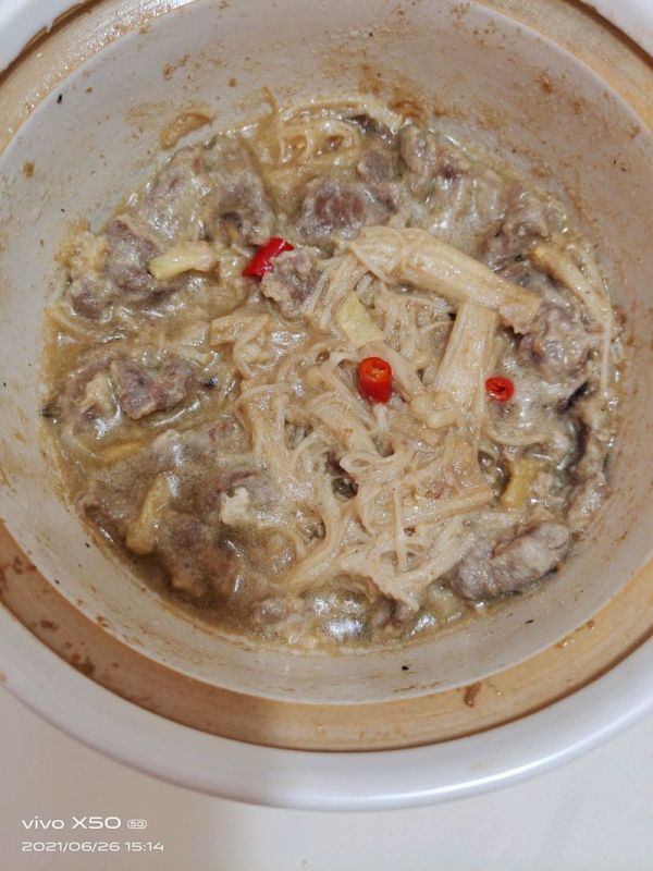 金针菇牛肉条|炖金针菇牛肉条