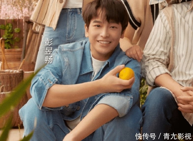 《向往5》官宣海报,我却只关注站在C位的成员,团宠是谁不言而喻