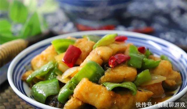 不管炖什么鱼,别再用水炖了,用它炖,鱼肉又鲜又嫩,还没腥味