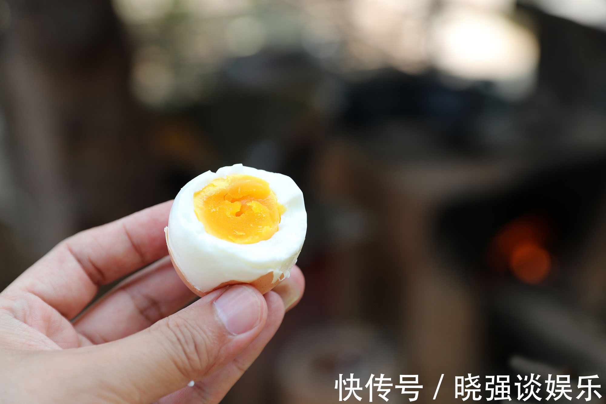 6旬大娘用12枚土鸡蛋招待山外来客,特殊的待客之道让人感动