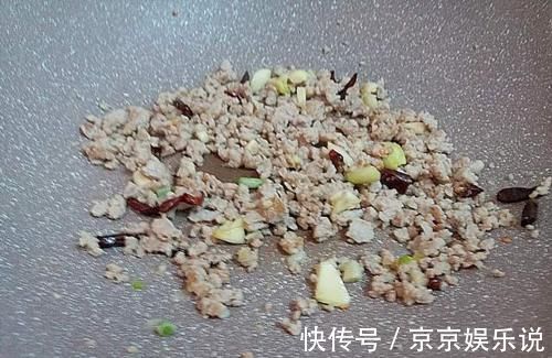 通便|冬天此菜多吃些,钙是鸡肉7倍多,通便降糖护心,和肉一起炒,下饭