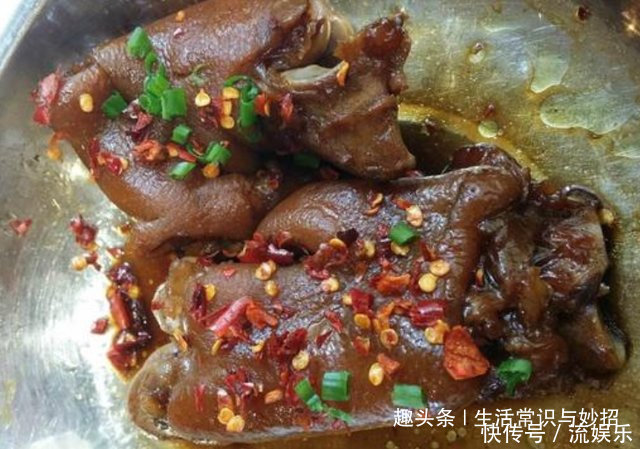 炖猪蹄时,万万不可直接放盐,多加点“它”,猪肉软烂不油腻
