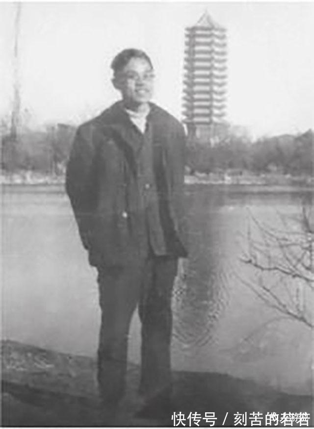 杨慧芬#“百变”作家叶永烈一生出版180多部作品,自曝小学作文不及格