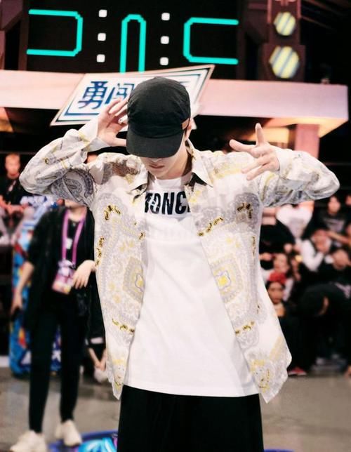 王一博|街舞第四季有多强?第三季4强选手首轮被淘汰,镜头少到可怜