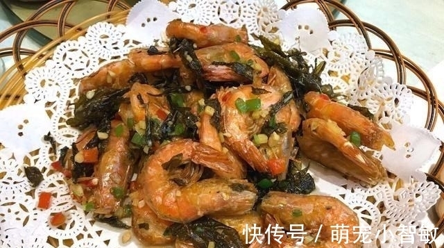 五一请外地朋友下馆子,14道菜花了900元,却被吐槽:太寒酸