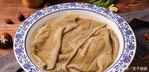 一锅翻滚的红汤，记录成都人对火锅的情结