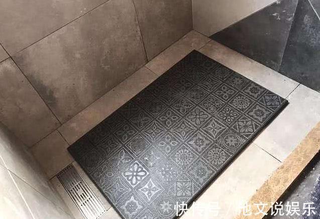 玻化度|浴室防滑铺瓷砖和鹅卵石现在流行立体瓷砖,防滑耐磨一体成型