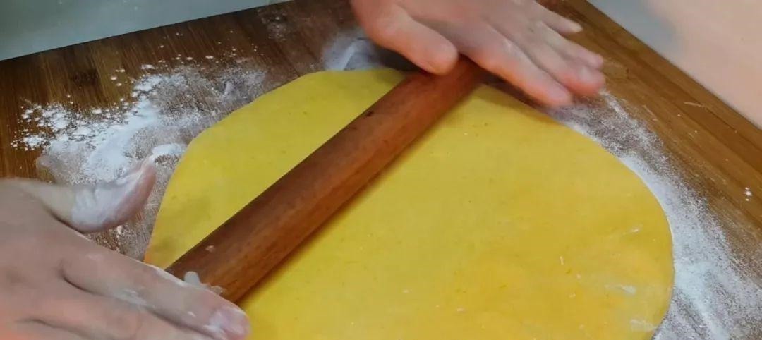 半个南瓜,1个鸡蛋,不用一滴水,比油条做法简单,比蛋糕都好吃