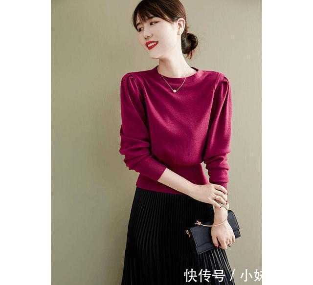 美的|无意间发现,今年流行的“针织衫+百褶裙”,优雅端庄,美的刚好