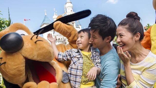 儿子|男孩旅游时遇见“相同的自己”,父母当场痛哭回家吧儿子