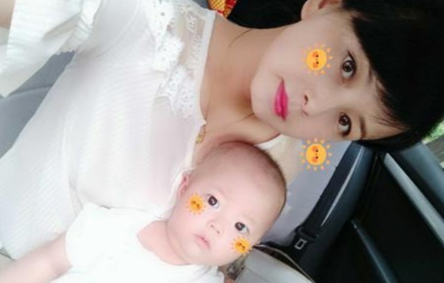 妈妈|49岁奶奶被误认为是孙子的妈妈,因“太年轻”走红,爷爷不放心了