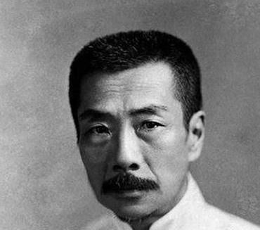 学生们$鲁迅第一次讲课的时候,教室里哄堂大笑,15分钟后教室鸦雀无声!