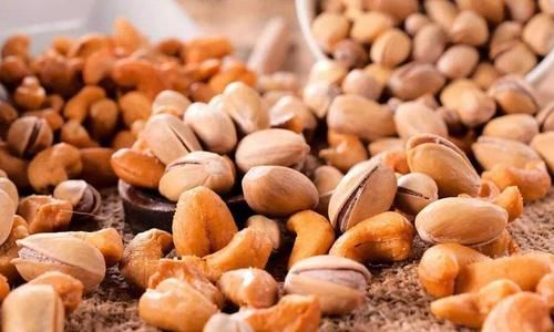  体内的雌激素|女性不想老得快，6种碱性食物使劲儿吃，补充天然雌激素显年轻