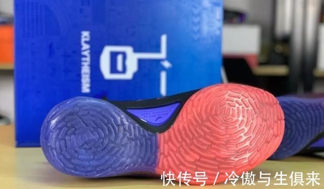 鞋盒 五百块双层碳板,带TPU的鞋垫,这双汤普森签名鞋不香吗!