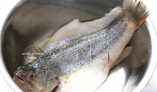 清蒸鱼,鲜嫩好吃不长肉,花几分钟学会,以后就是自己的拿手好菜!
