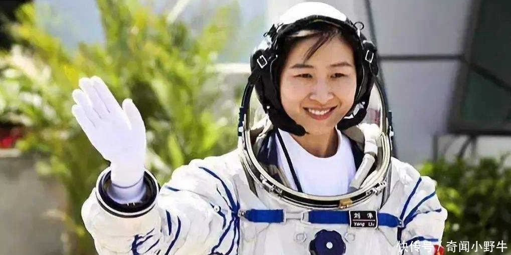 女性 她是祖国培养的第一位女性航天员，如今事业有成，家庭幸福