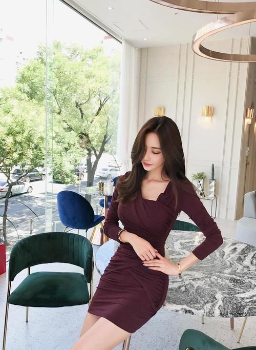 勃艮第|美女穿搭:小姐姐爱穿包臀裙,露出白皙美腿,性感又妖娆!