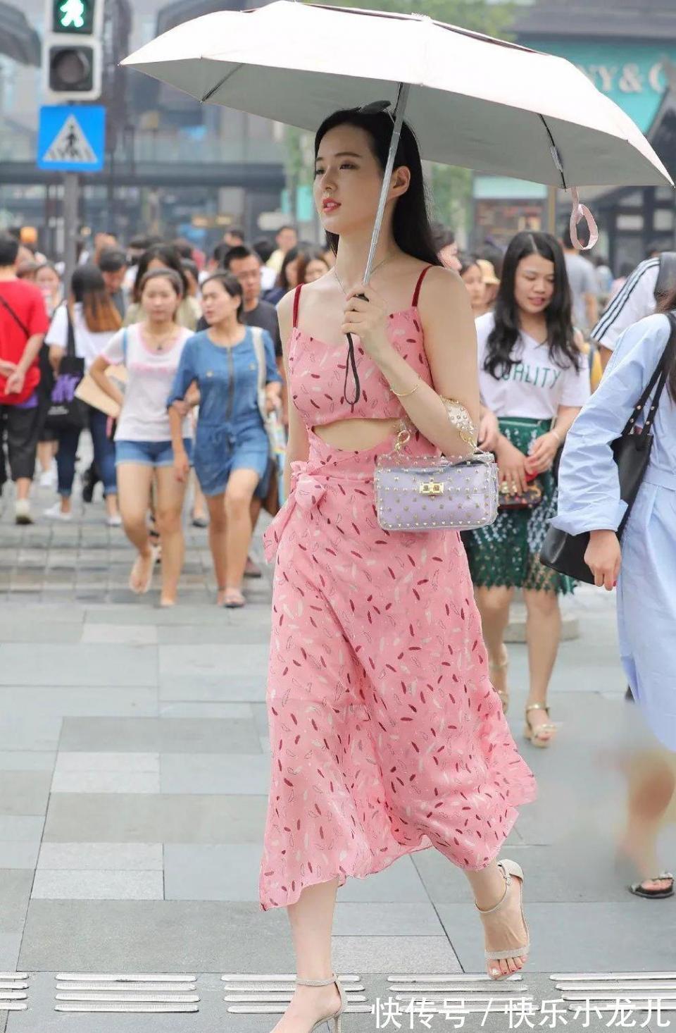 小姐姐|温柔似水的小姐姐,让人看一眼就忘不掉了,要是能跟她认识就好了