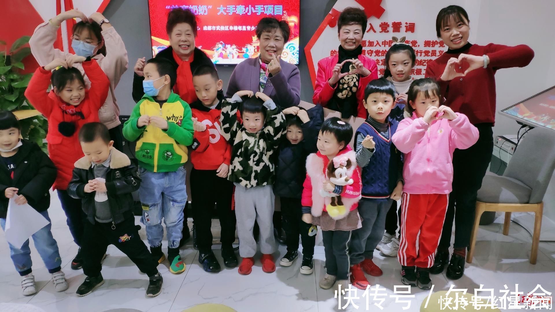 杨琼|帮接送、帮带娃……全国首创社区“共享奶奶”上线了!爸妈们:求全国推广