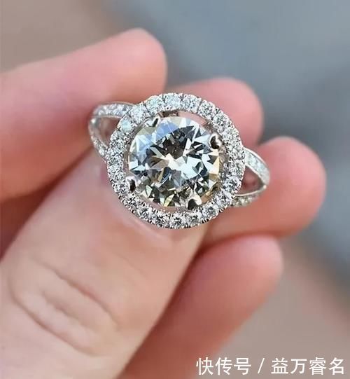 钻戒|买不起不能看吗?看完人家的订婚戒指,偷偷哭了一个晚上