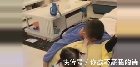 左一|2岁妹妹吃了哥哥的作业,老实坦白却下手无情,网友:家长失职