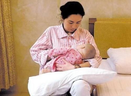 宝宝喝完母乳还能吃“50毫升”奶粉，是没吃饱吗？宝妈需警惕