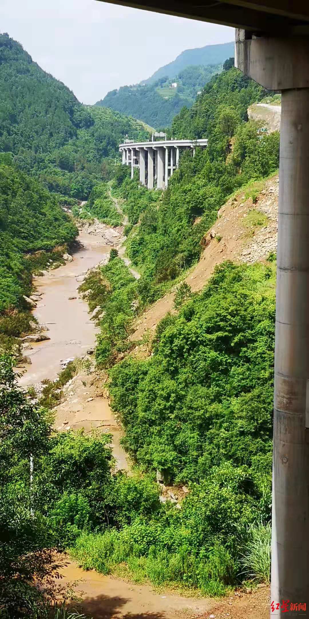 泥石流|四川通江九旬老人被困泥潭7小时：为自救挖断手指甲，获救不久现场遭泥石流