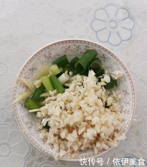 中薪|“它”和豆腐一起炒,孩子要多吃,补钙健骨长个高,比喝牛奶强