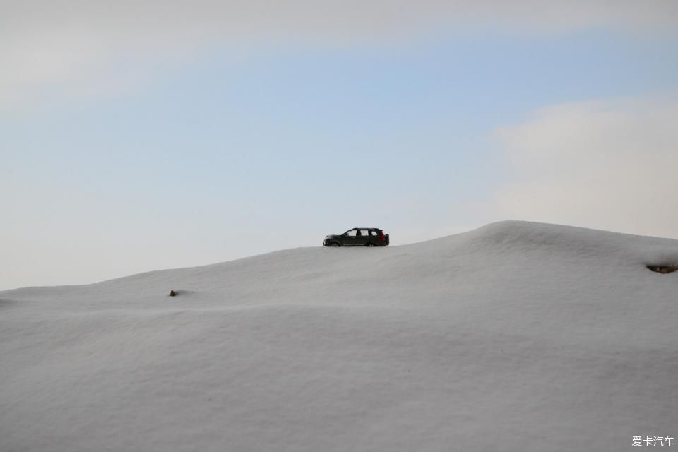 【潮玩车模】单人单车穿越冰雪，勇气可嘉