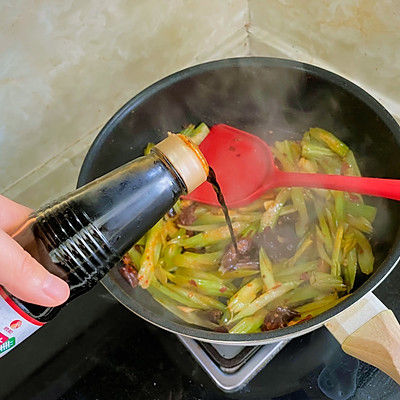 辣椒段|香辣芹菜腊肠煲