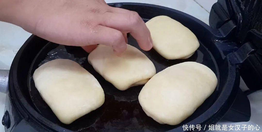 面团|爱吃烧饼的要收藏了,开水一烫,个个松软香甜,学会都能开店了
