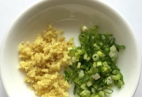 炸萝卜丸子的传统做法,不加盐杀水不放面粉,丸子金黄酥脆不发硬