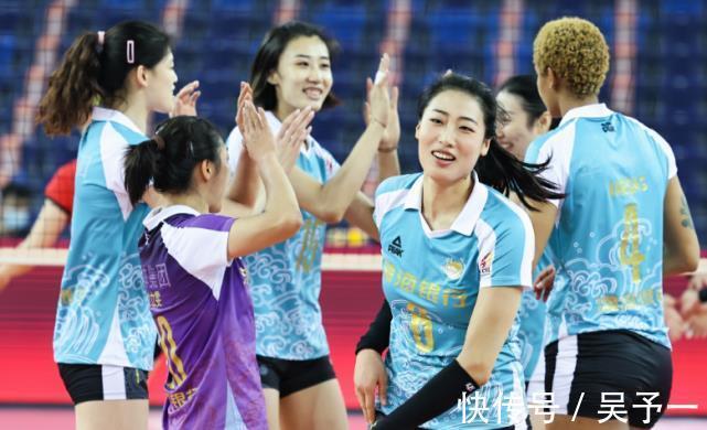 金软景|3-0!卫冕冠军13战全胜仅丢1局,单局25-12横扫劲旅,李盈莹18分
