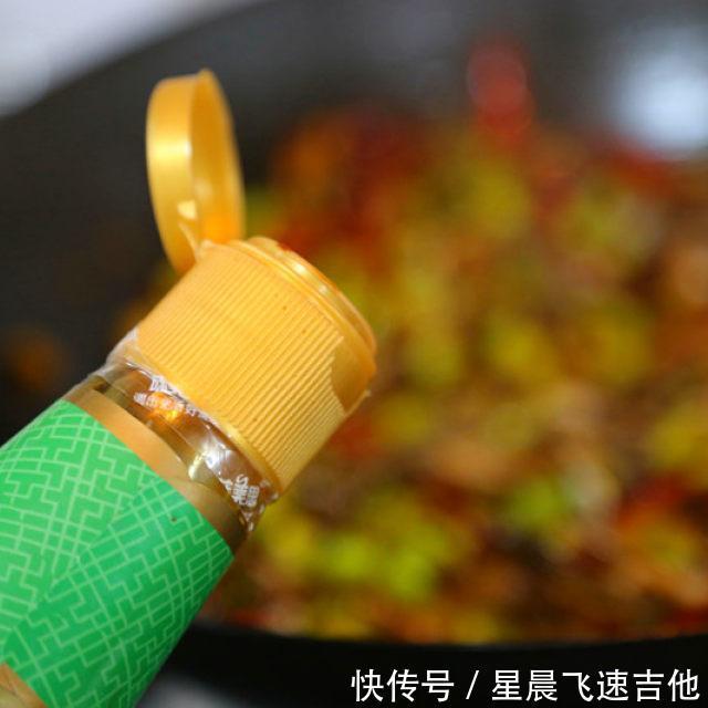 毛豆|香辣毛豆米炒小鱼干,看起来好开胃的样子