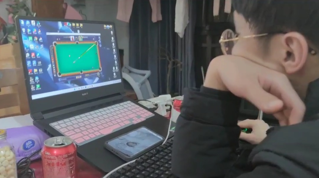 大华乐橙|妈妈周末让老公看娃,一觉醒来不知该夸还是骂!网友:这个可以有