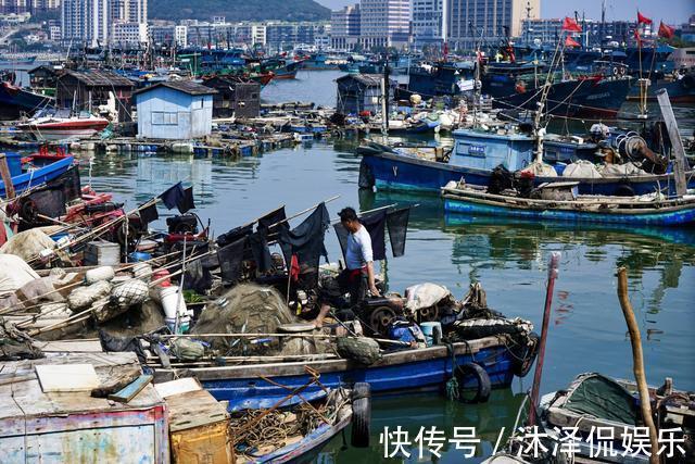 晓岚|在美丽的南澳岛旅行，遇渔民为钓鱿鱼在海上连漂7天，却挣得很少