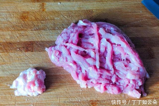 人说|京酱肉丝最家常好吃的做法,用料普通,做法简单,口感嫩滑