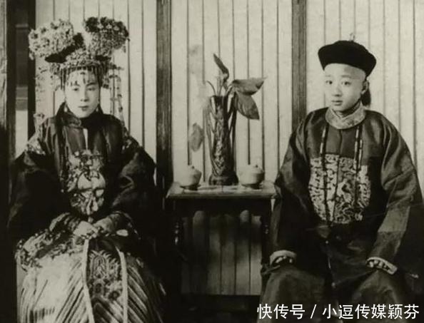 三世|清朝老照片：图2满族女子的鞋跟高，图6清朝的三世同堂全家福