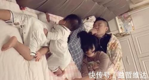 睡姿|婆婆拍下一家四口睡姿,夫妻俩秀恩爱睡姿走红,网友:孩子是意外